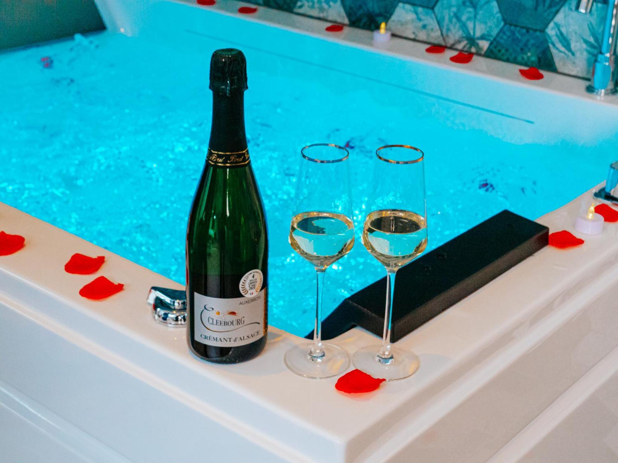 L'Oasis Tropicale, Jacuzzi, Love Room Roppenheim Zewnętrze zdjęcie