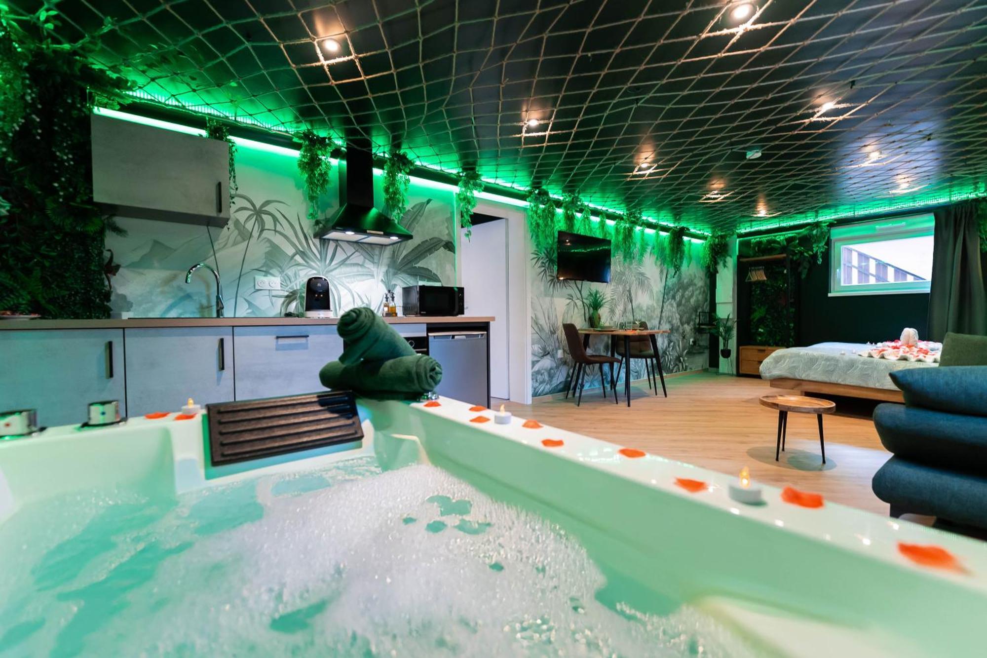 L'Oasis Tropicale, Jacuzzi, Love Room Roppenheim Zewnętrze zdjęcie